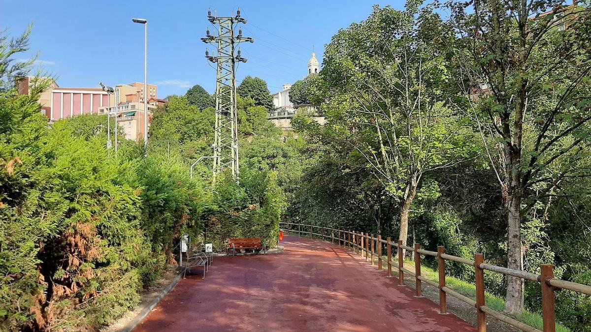 El renovado parque de La Rana, junto al río.