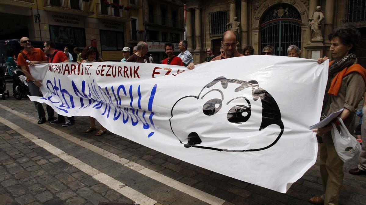 Protesta de Administrazioan Euskaraz Taldea