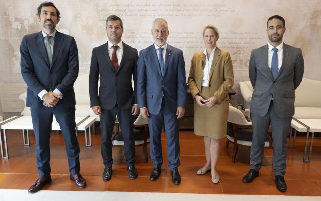 El lehendakari, con responsables de Statkraft El lehendakari, con responsables de Statkraft