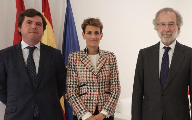 De izquierda a derecha: Iñigo Garde, María Chivite y Javier Uriarte.