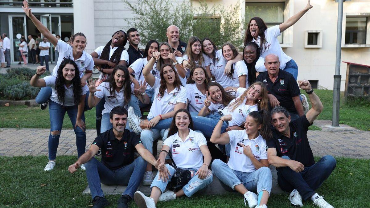 Motivación, alegría e ilusión nos les faltan a las jugadoras y al cuerpo técnico del Beti Onak.