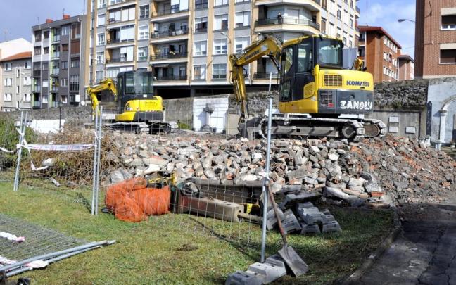El derribo de los bloques de nichos está avanzado. El derribo de los bloques de nichos está avanzado.
