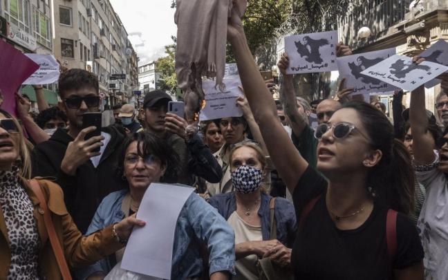 Protesta en Turquía por la muerte de Mahsa Amini. Protesta en Turquía por la muerte de Mahsa Amini.