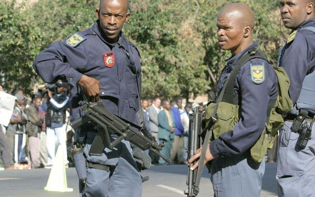 Oficiales de la Policía sudafricana. Oficiales de la Policía sudafricana.