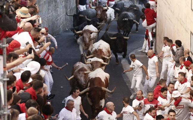 El tercer encierro de los Sanfermines, en imágenes. El tercer encierro de los Sanfermines, en imágenes.