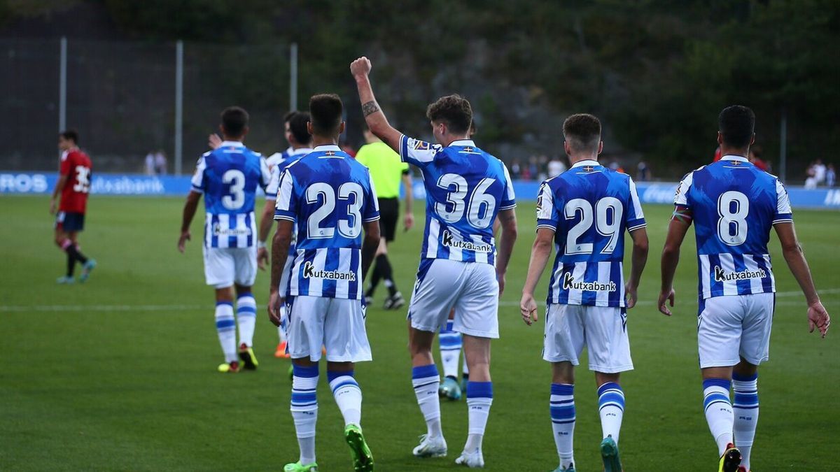 Celebración del solitario gol de Aguirre