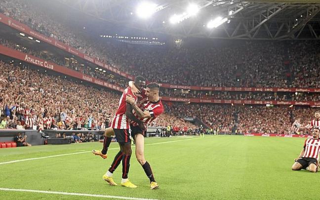 Los jugadores del Athletic celebran el gol de I&ntilde;aki Williams al Rayo Vallecano.