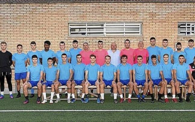 La plantilla del Cirbonero posa en el San Juan de Cintruénigo.