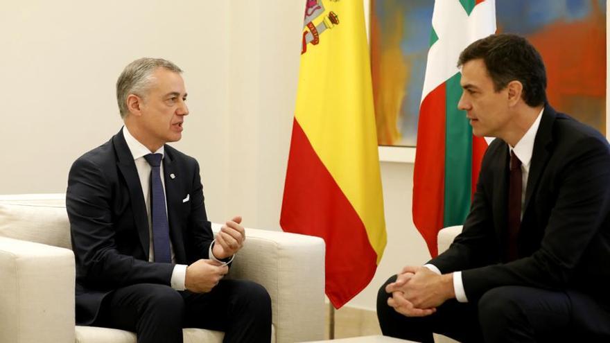 Imagen de archivo de una reunión del lehendakari con el presidente del Gobierno español.