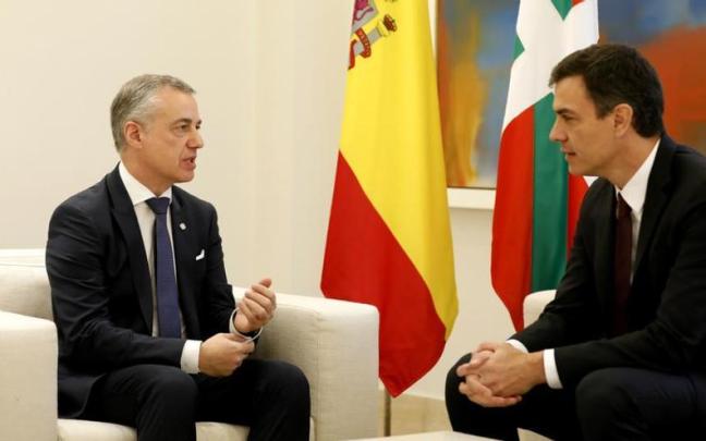 Imagen de archivo de una reuni&oacute;n del lehendakari con el presidente del Gobierno espa&ntilde;ol.