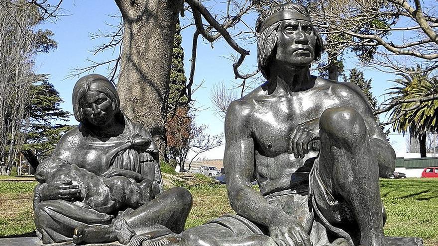 Esculturas de los &uacute;ltimos charr&uacute;as en el Parque del Prado, en Montevideo. Foto: X. Irujo