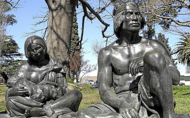Esculturas de los &uacute;ltimos charr&uacute;as en el Parque del Prado, en Montevideo. Foto: X. Irujo