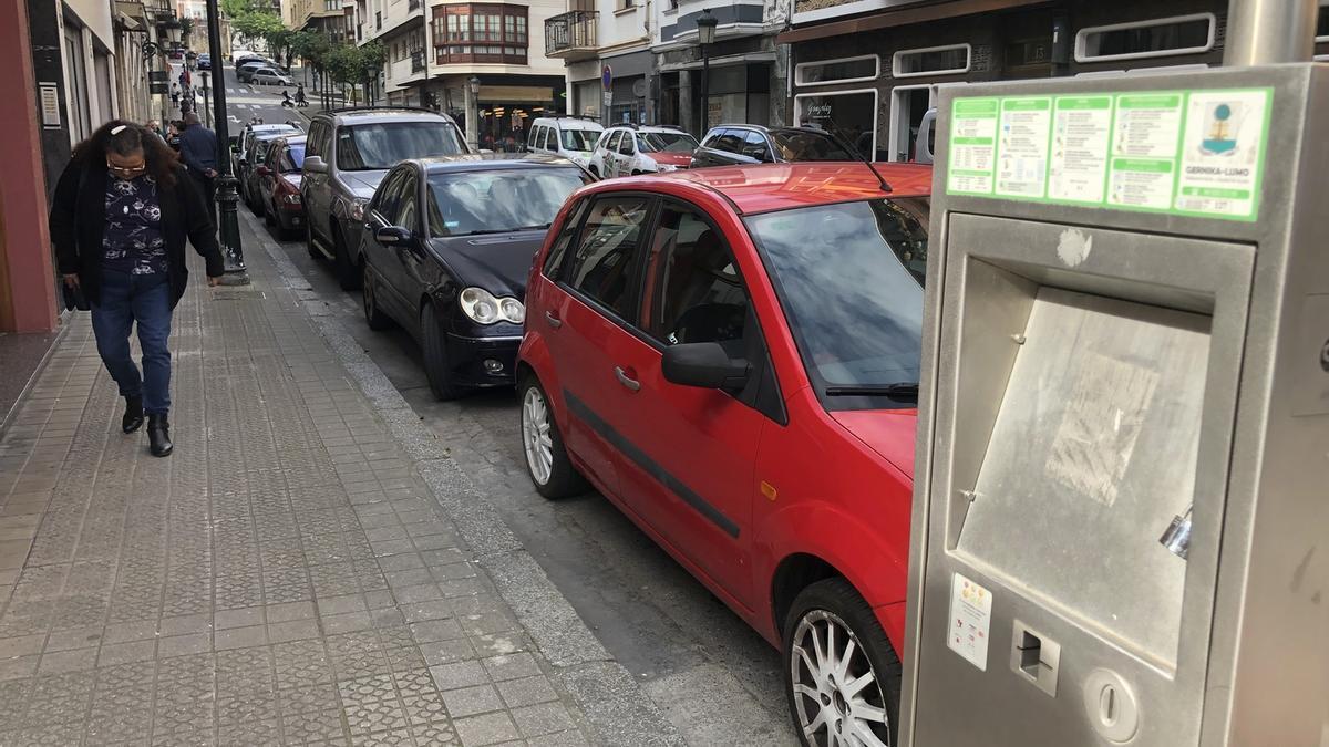 Un parquímetro inutilizado ubicado en el centro de Gernika-Lumo.