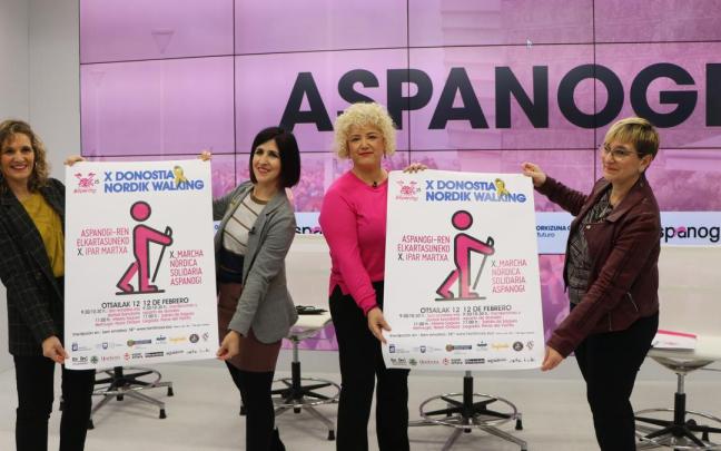 Nerea Goikoetxea, Nekane Lekuona, Maite Peña y Aitziber San Roman, este lunes, en la presentación de la marcha nórdica por los niños y niñas con cáncer