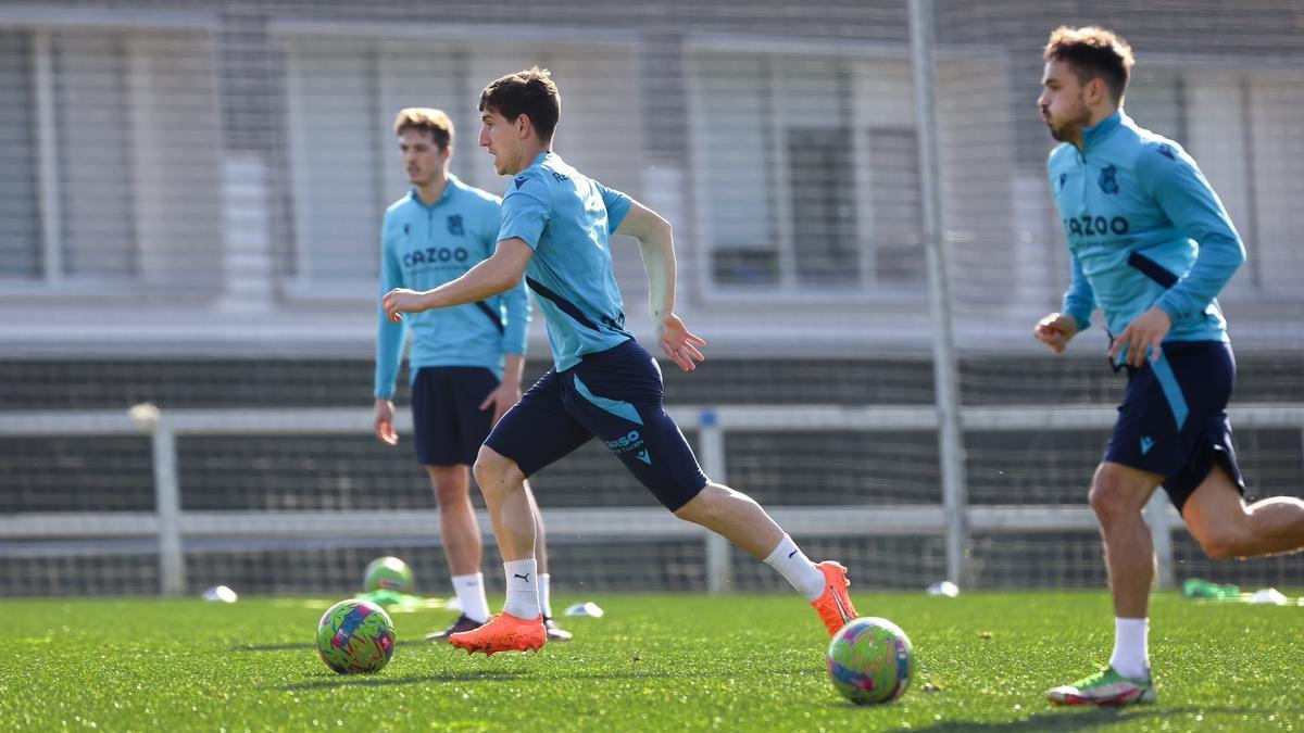 Andoni Gorosabel, junto a Pacheco y Aihen durante un entrenamiento.