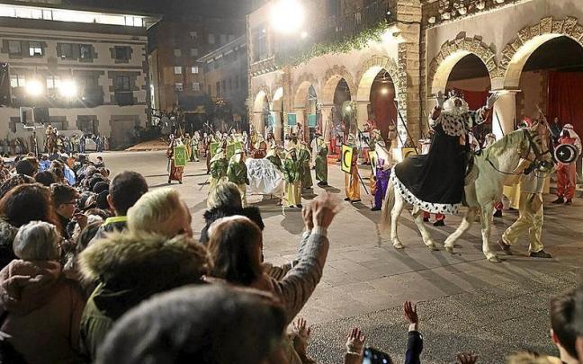 Los Reyes Magos llegaron a Arrigorriaga acompañados de todo su séquito. | FOTO:S BORJA GUERRERO Los Reyes Magos llegaron a Arrigorriaga acompañados de todo su séquito. | FOTO:S BORJA GUERRERO