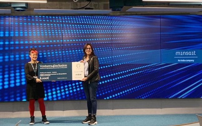 Margarita Sánchez, a la derecha, recibiendo el premio por 'Qampo de Capacidades' Margarita Sánchez, a la derecha, recibiendo el premio por 'Qampo de Capacidades'