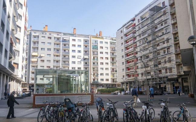 Vista general de la Plaza de las Armerias, en Amara (Donostia)