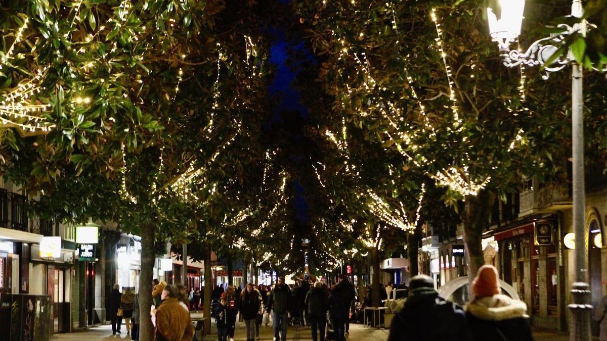 El centro de Vitoria, con las luces navideñas encendidas