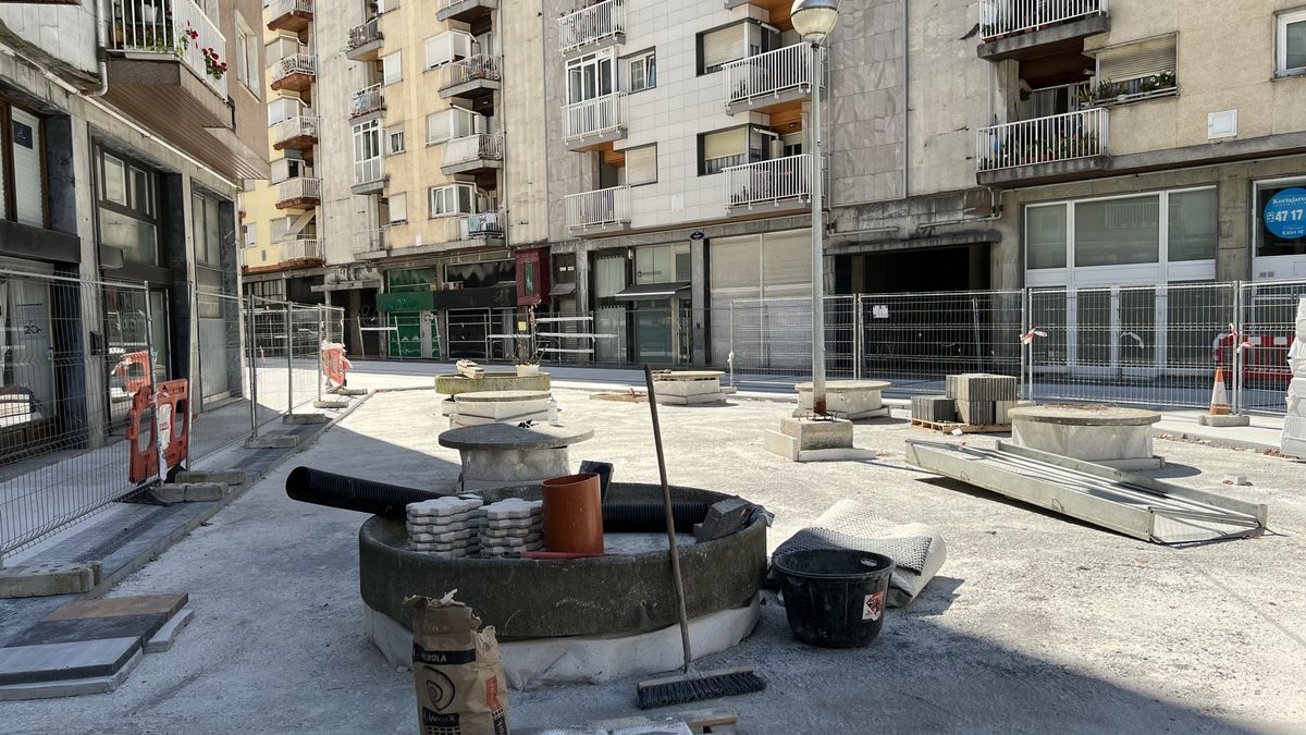 La plaza de los Estudios, en plena obra tras el parón sufrido.