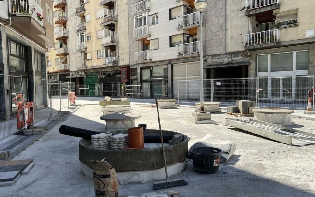 La plaza de los Estudios, en plena obra tras el par&oacute;n sufrido.