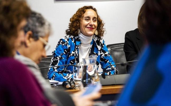 La directora general de Políticas Migratorias, Patricia Ruiz de Irizar, en la Comisión de Políticas Migratorias del Parlamento de Navarra La directora general de Políticas Migratorias, Patricia Ruiz de Irizar, en la Comisión de Políticas Migratorias del Parlamento de Navarra