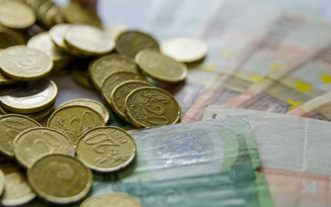 El dinero en metálico sigue siendo el método cotidiano de pago más usado. El dinero en metálico sigue siendo el método cotidiano de pago más usado.