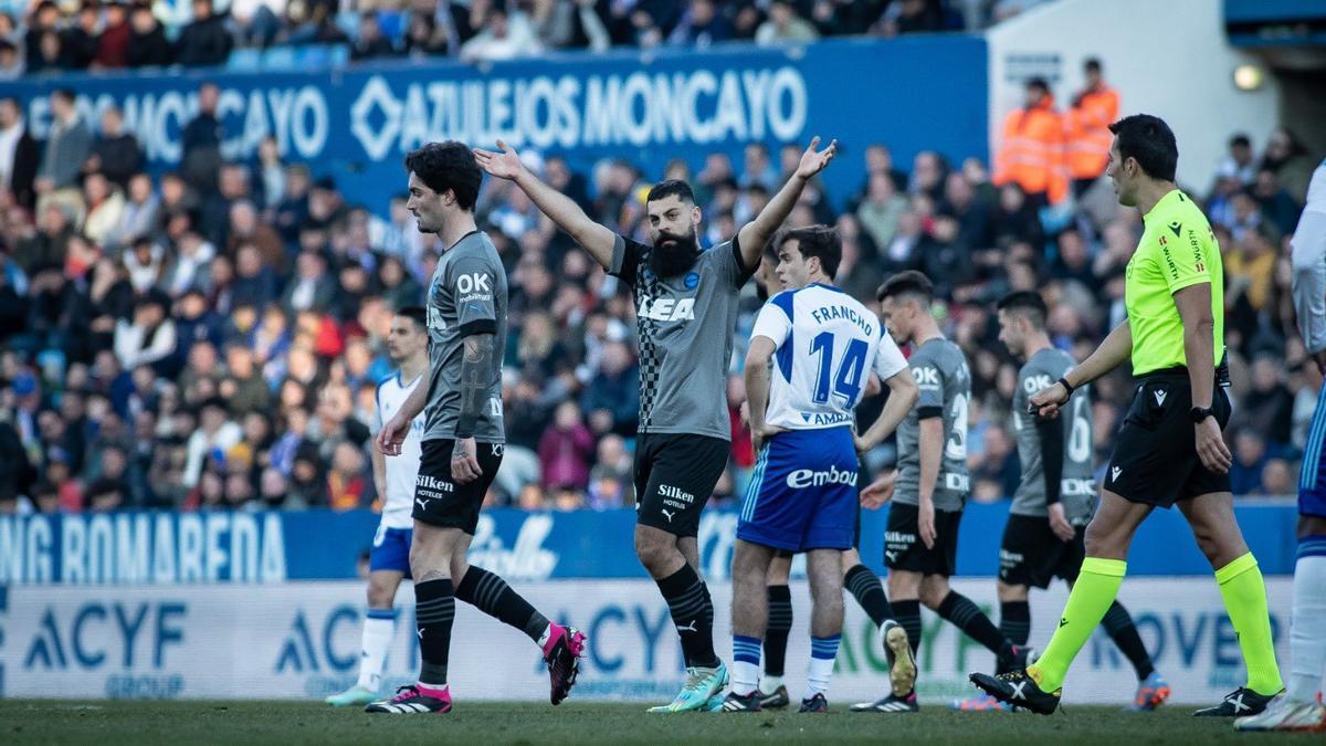 Asier Villalibre celebra su gol frente al Zaragoza.