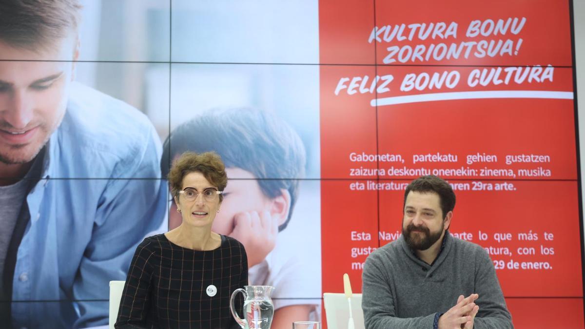 Mari Jose Tellería, durante la presentación ayer del Bono Cultura, ya como diputada foral