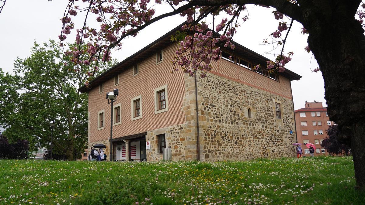 Imagen de la restaurada Torre Urizar.