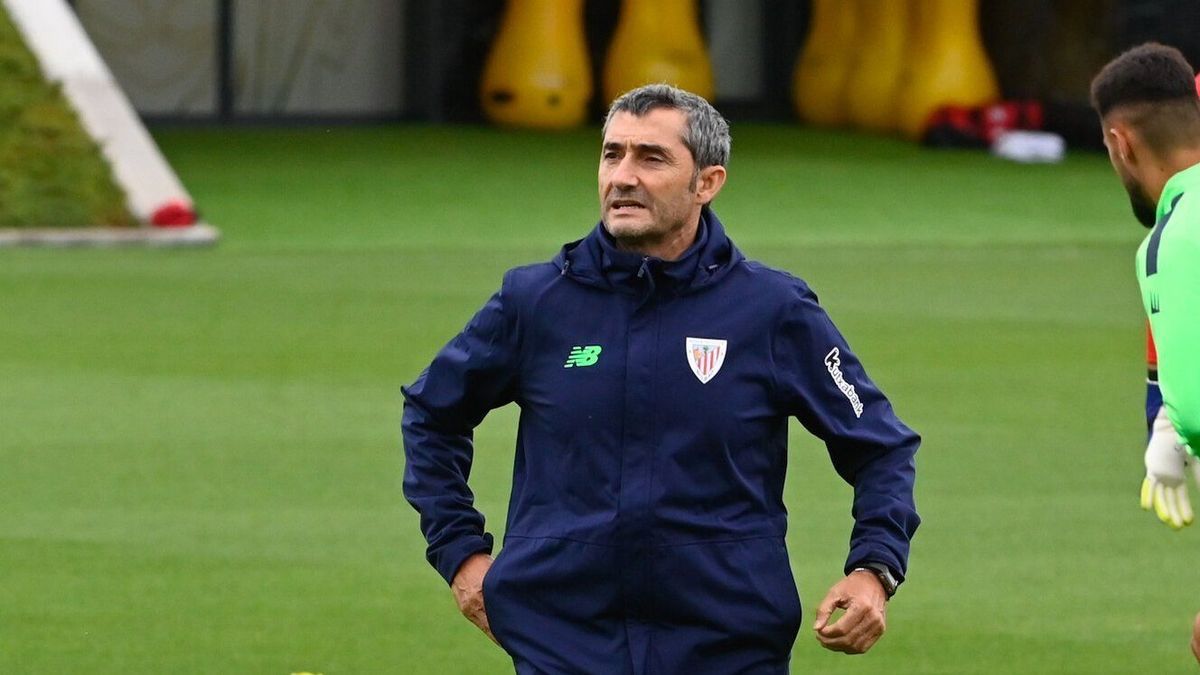 Ernesto Valverde, durante un entrenamiento en Lezama.