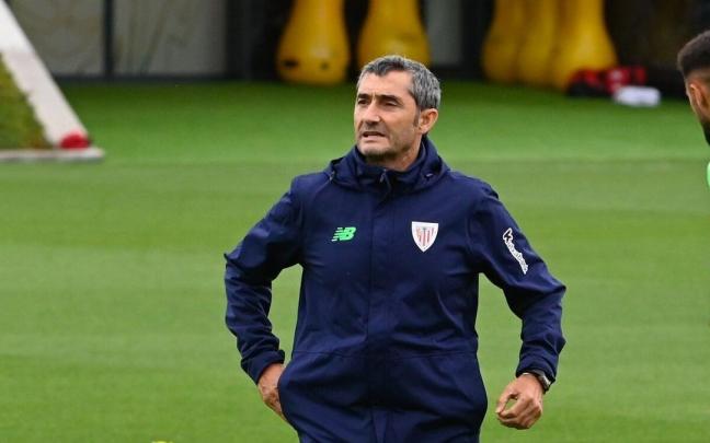 Ernesto Valverde, durante un entrenamiento en Lezama.