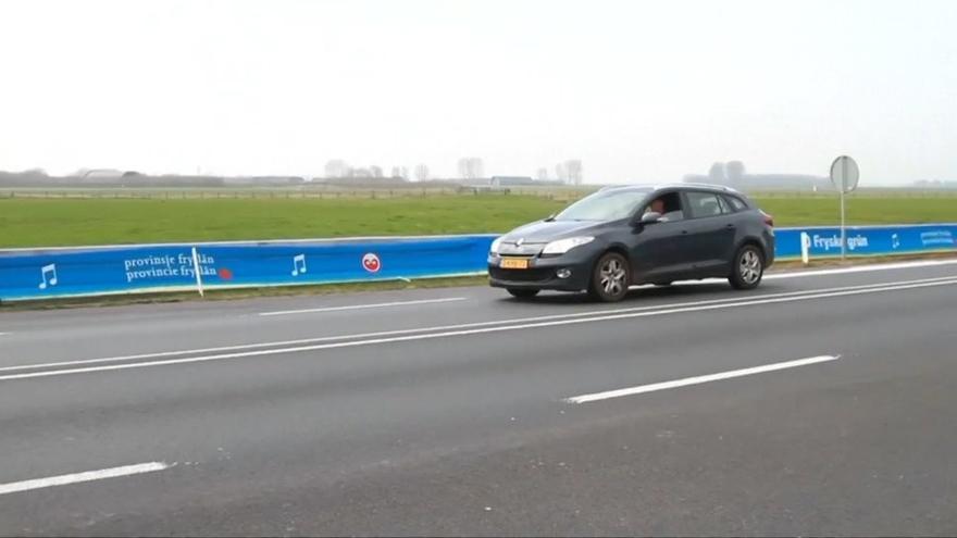 Carteles anunciadores de bandas de rodadura musical en Friesland, Holanda.