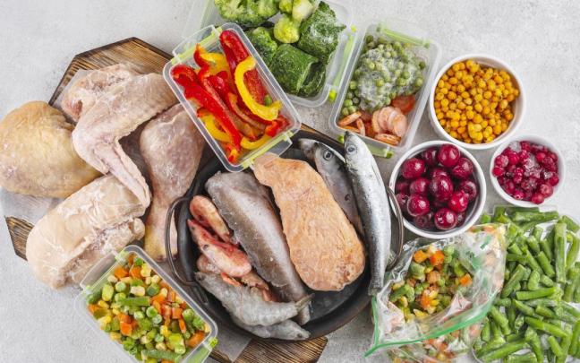 La mayoría de los alimentos se pueden congelar. La mayoría de los alimentos se pueden congelar.