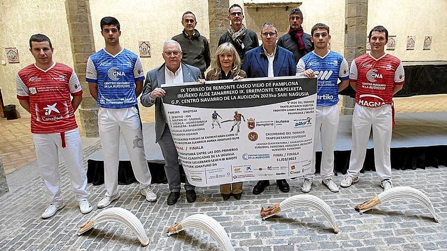 Las instituciones y jugadores presentes en la presentación del 9º Torneo de Remonte Casco Viejo.