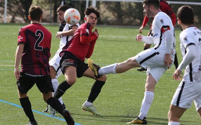 Lance del partido disputado ayer en Sotoburu.