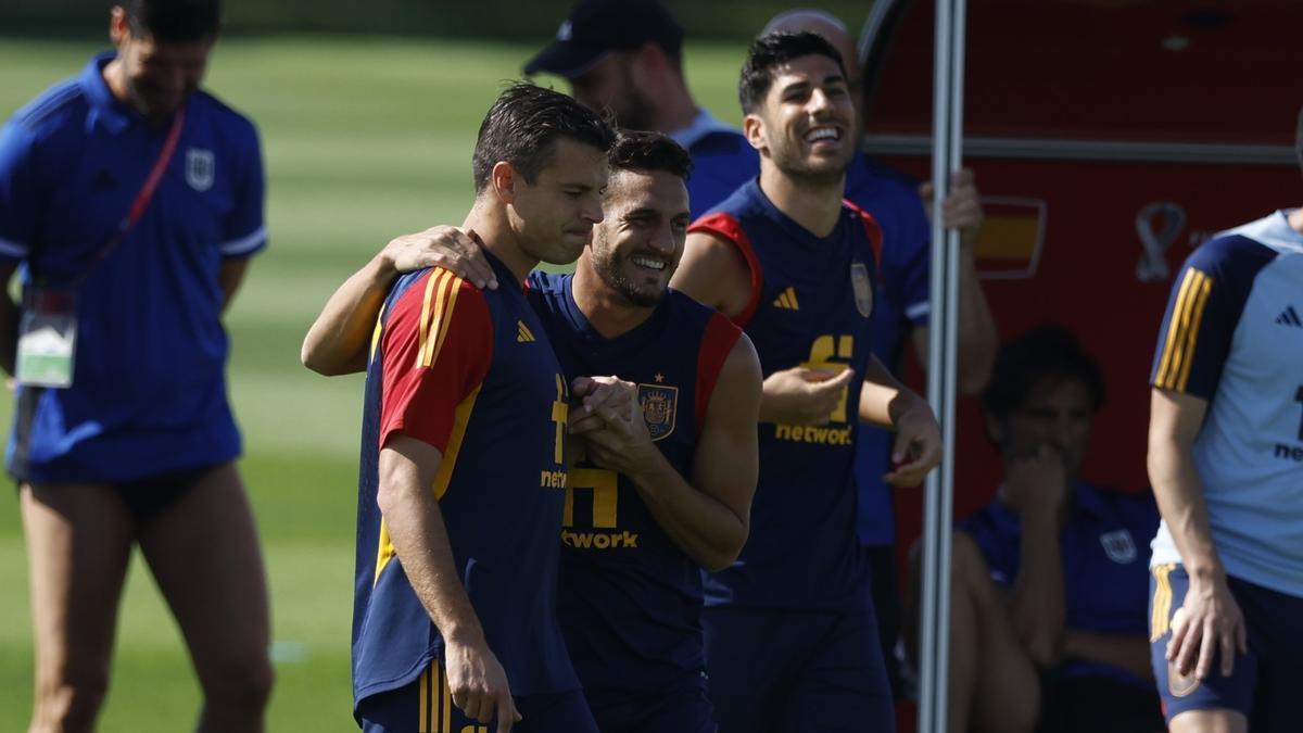 César Azpilicueta, Koke Resurrección y Marco Asensio, en el entrenamiento de la selección española de este martes.