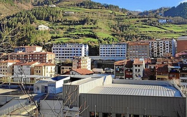 Imagen de la cubierta del polideportivo de Soraluze. | FOTO: N.G. Imagen de la cubierta del polideportivo de Soraluze. | FOTO: N.G.