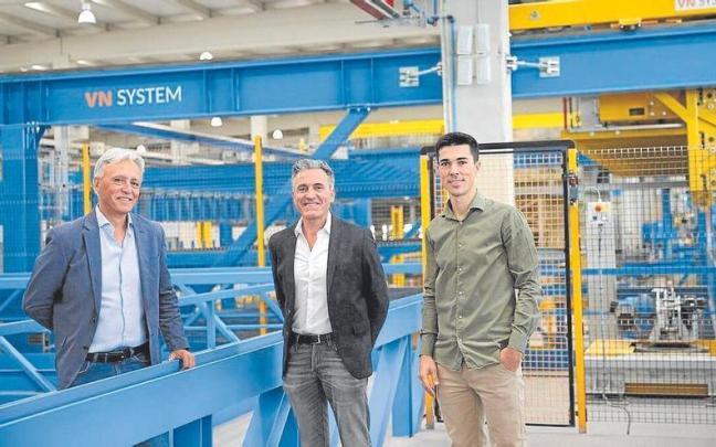 Viguetas Navarra. Javier Ilundain, Ceo de Viguetas Navarras, junto a sus hijos.
