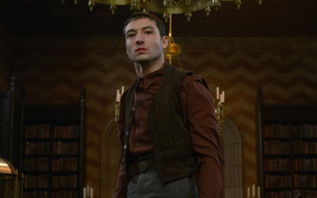 Ezra Miller en 'Animales fant&aacute;sticos: Los cr&iacute;menes de Grindelwald' (2018).