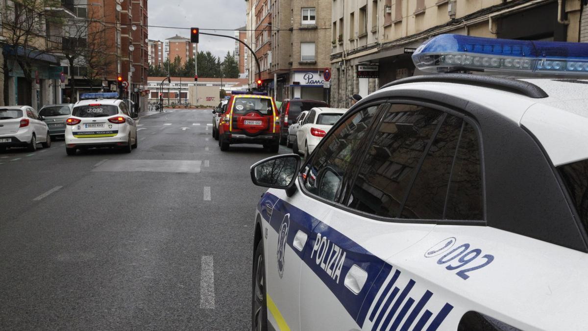 Un coche de la Polic&iacute;a Local de Vitoria