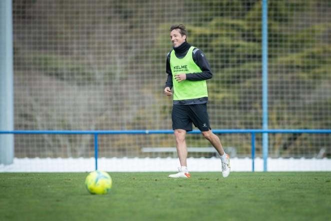 Tomás Pina, durante el entrenamiento del Alavés de esta mañana.