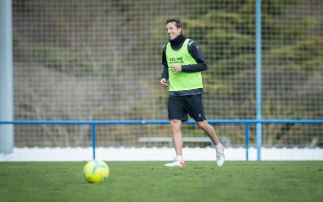 Tomás Pina, durante el entrenamiento del Alavés de esta mañana.
