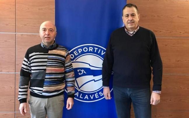 El presidente del Salvatierra, Jesús Alfonso Vilariño, y el director de la Fundación 5+11, Luis Querejeta, presentan el nuevo convenio.