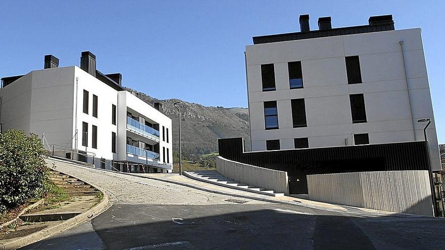 Vista de los dos edificios que albergan las 30 Viviendas de Protección Oficial de Floreaga.