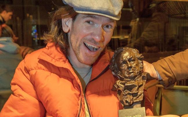 Telmo Irureta con su Goya