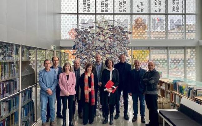 Foto de grupo de los componentes de la Asociaci&oacute;n Navarra para la Investigaci&oacute;n del C&aacute;&ntilde;amo