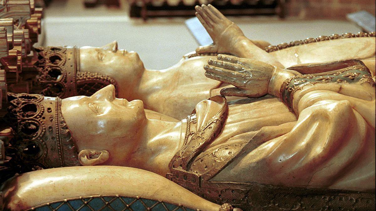 Mausoleo Real de Carlos III y su mujer Leonor de Trastámara, que se encuentra en el interior de la Catedral de Pamplona