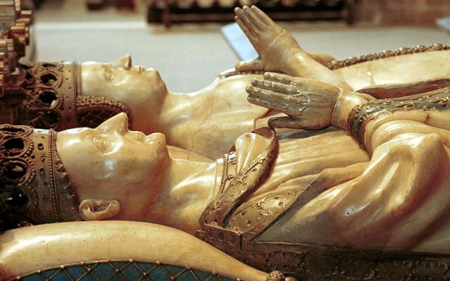 Mausoleo Real de Carlos III y su mujer Leonor de Trastámara, que se encuentra en el interior de la Catedral de Pamplona Mausoleo Real de Carlos III y su mujer Leonor de Trastámara, que se encuentra en el interior de la Catedral de Pamplona
