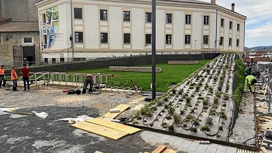 Obras de reforma de la plaza Etxauri. | FOTO: CEDIDA